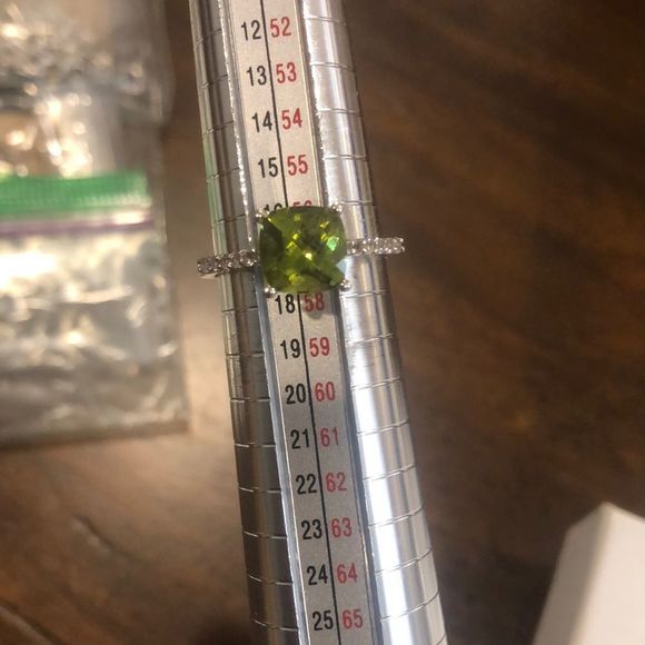 Green Peridot Cushion Cut Gem Stone and White Quartz Sterling Silver Ring Sz 8 - Picture 2 of 7